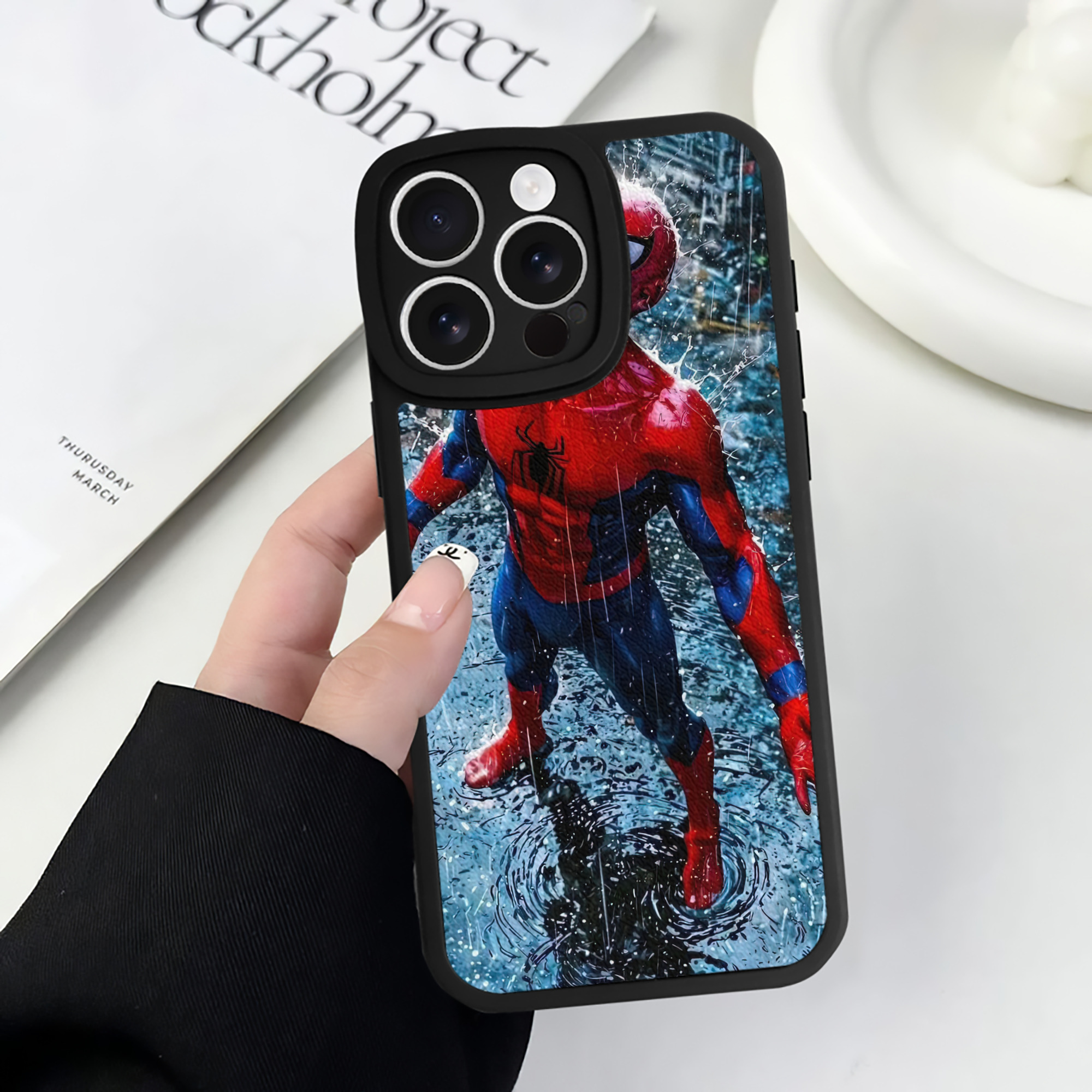 Spider Man スパイダーマン 【iPhone 16シリーズ対応】シリコンスマホケース（レザー調） 材質：シリコン